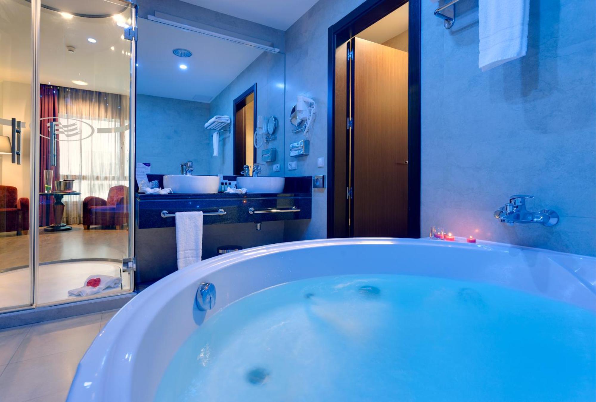 Junior King Suite