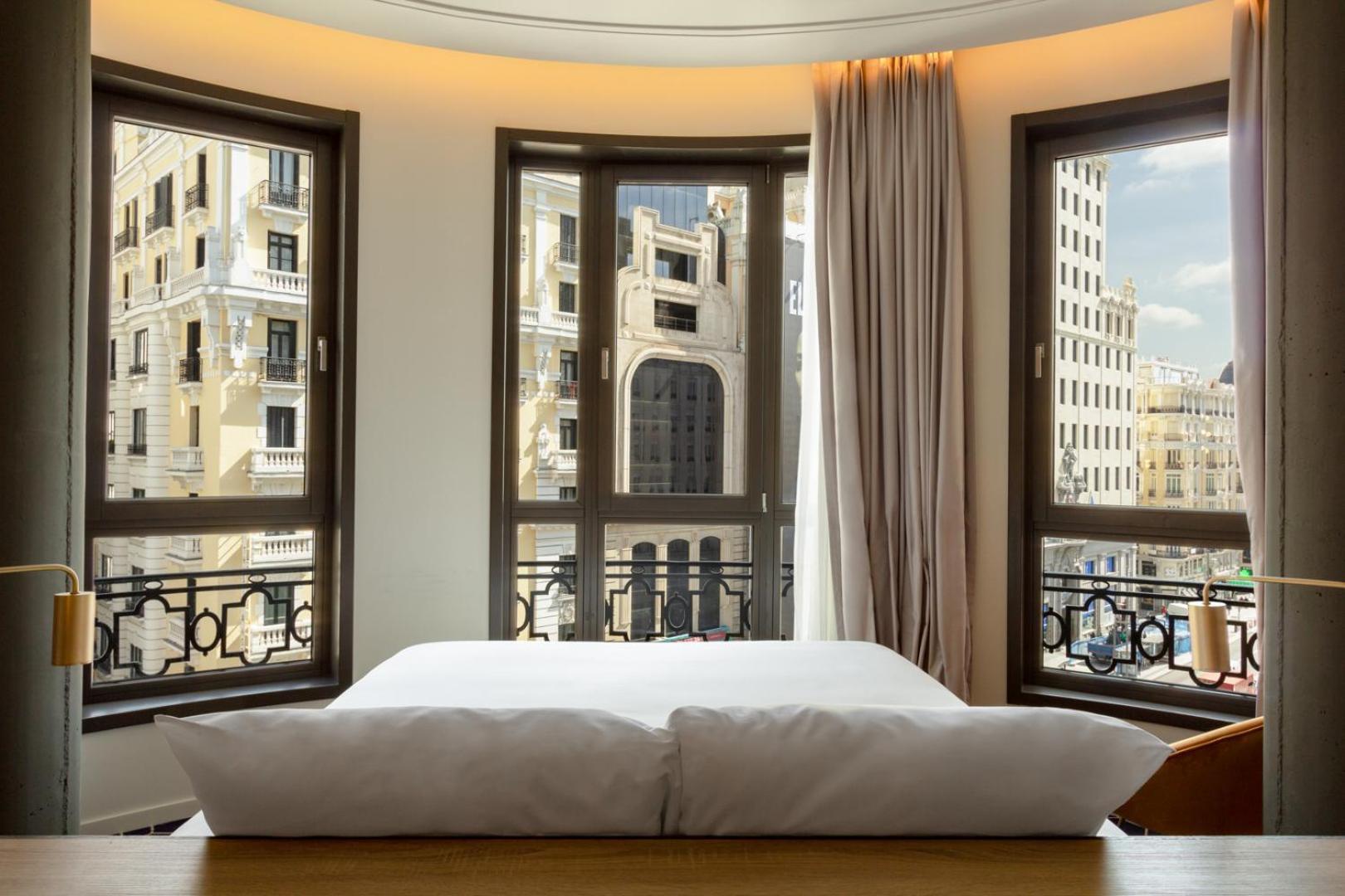 Deluxe Grand View