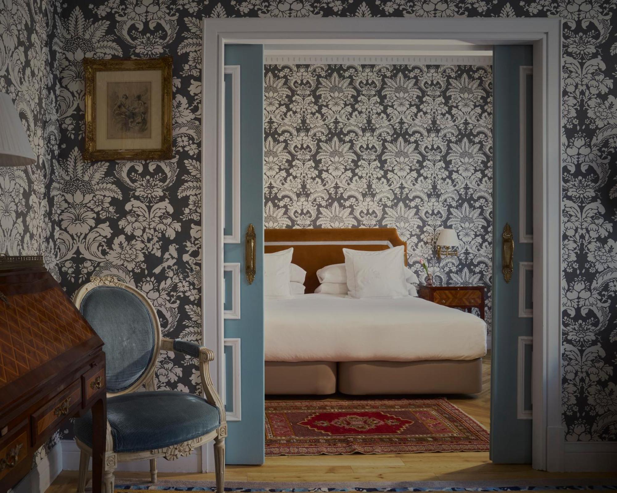 Family Suite (2 Adults + 2 Children)