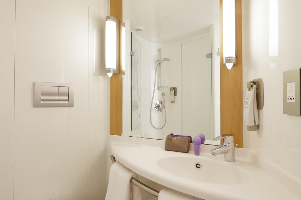 Standard Room with 2 Single Beds