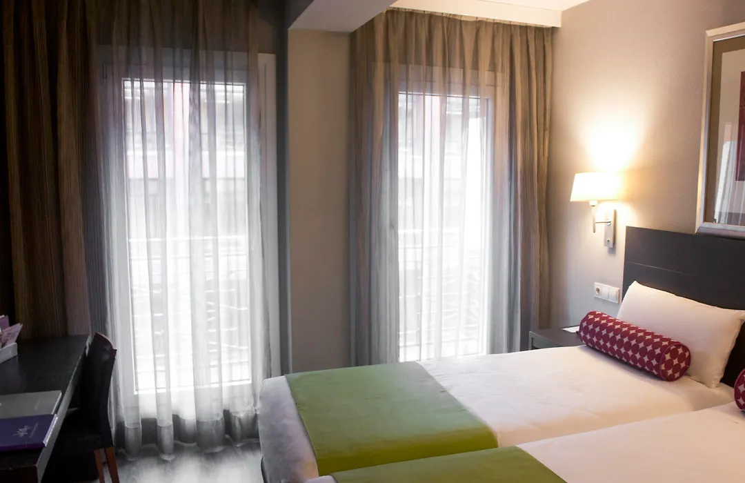 Mercure Madrid Centro-1