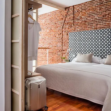 Eric Voekel Boutique Apartments - Madrid Suites-3